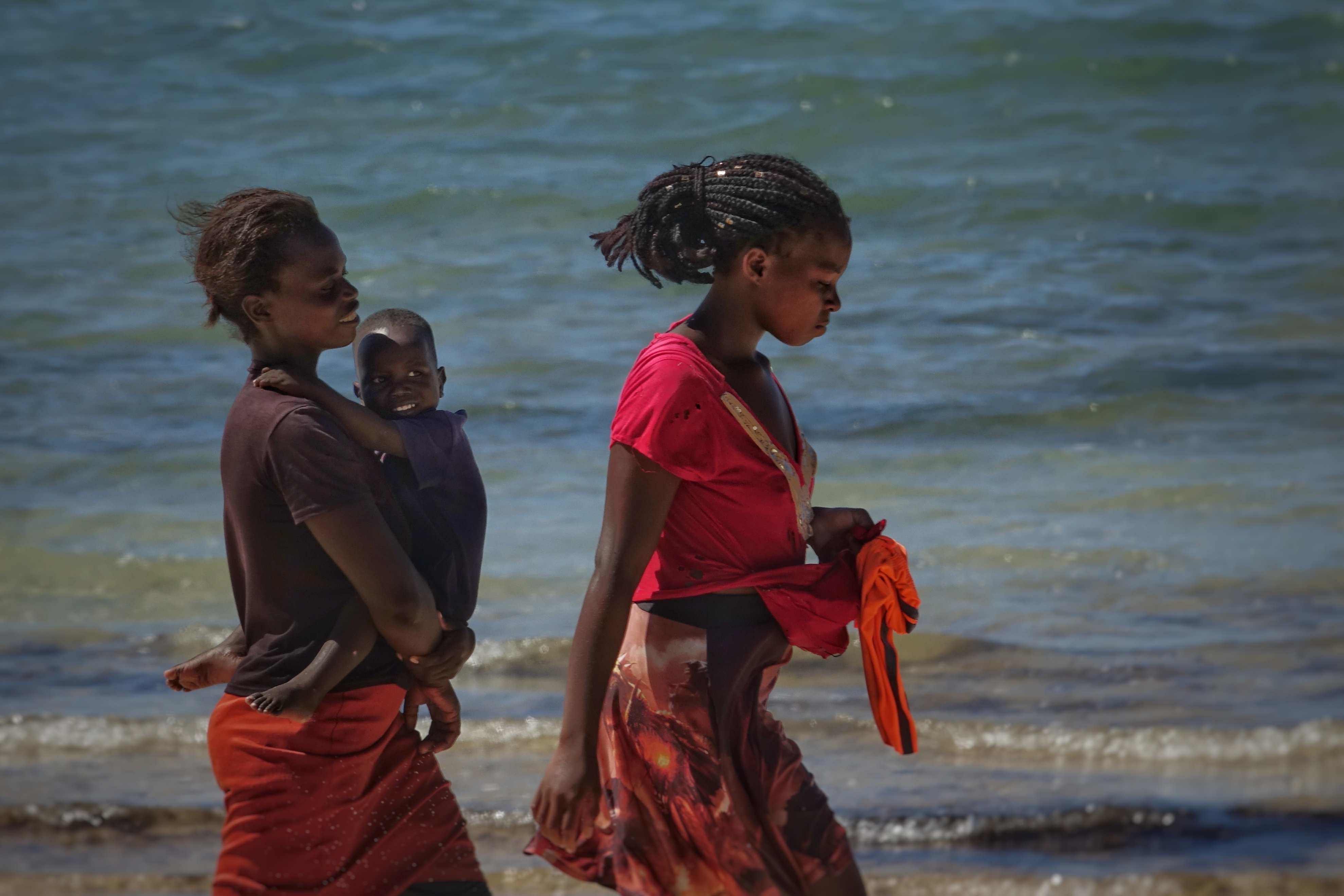 Enfants au bord de l'eau